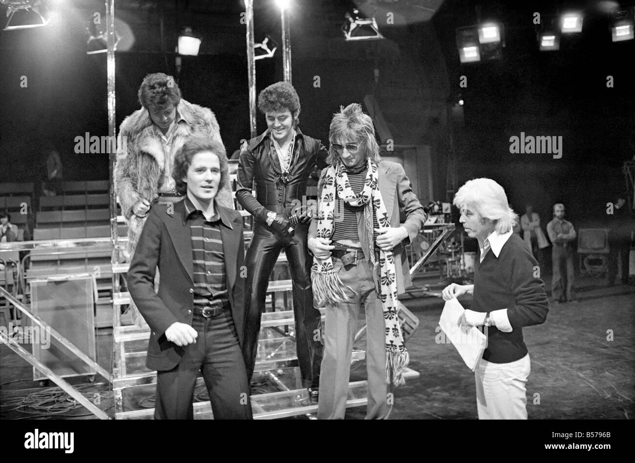 Pop stars. A friendly gathering of theSupersonic stars. L/R Gilbert O