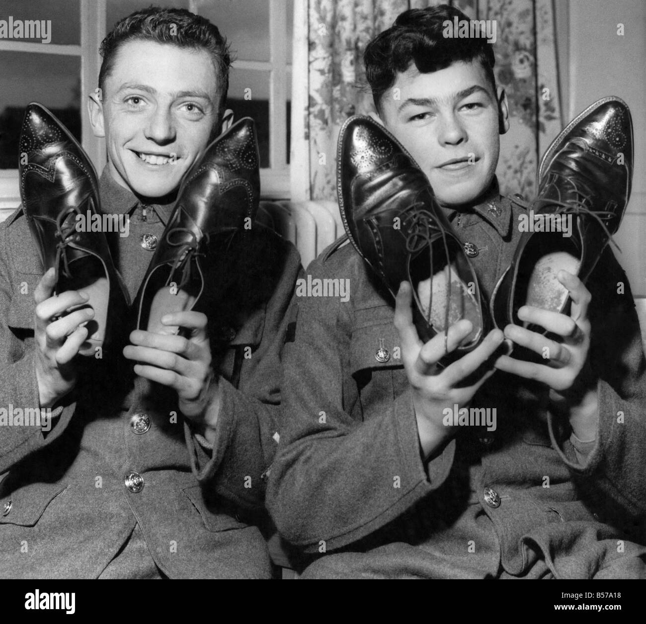 Mens shoes 1960s hi-res stock photography and images - Alamy