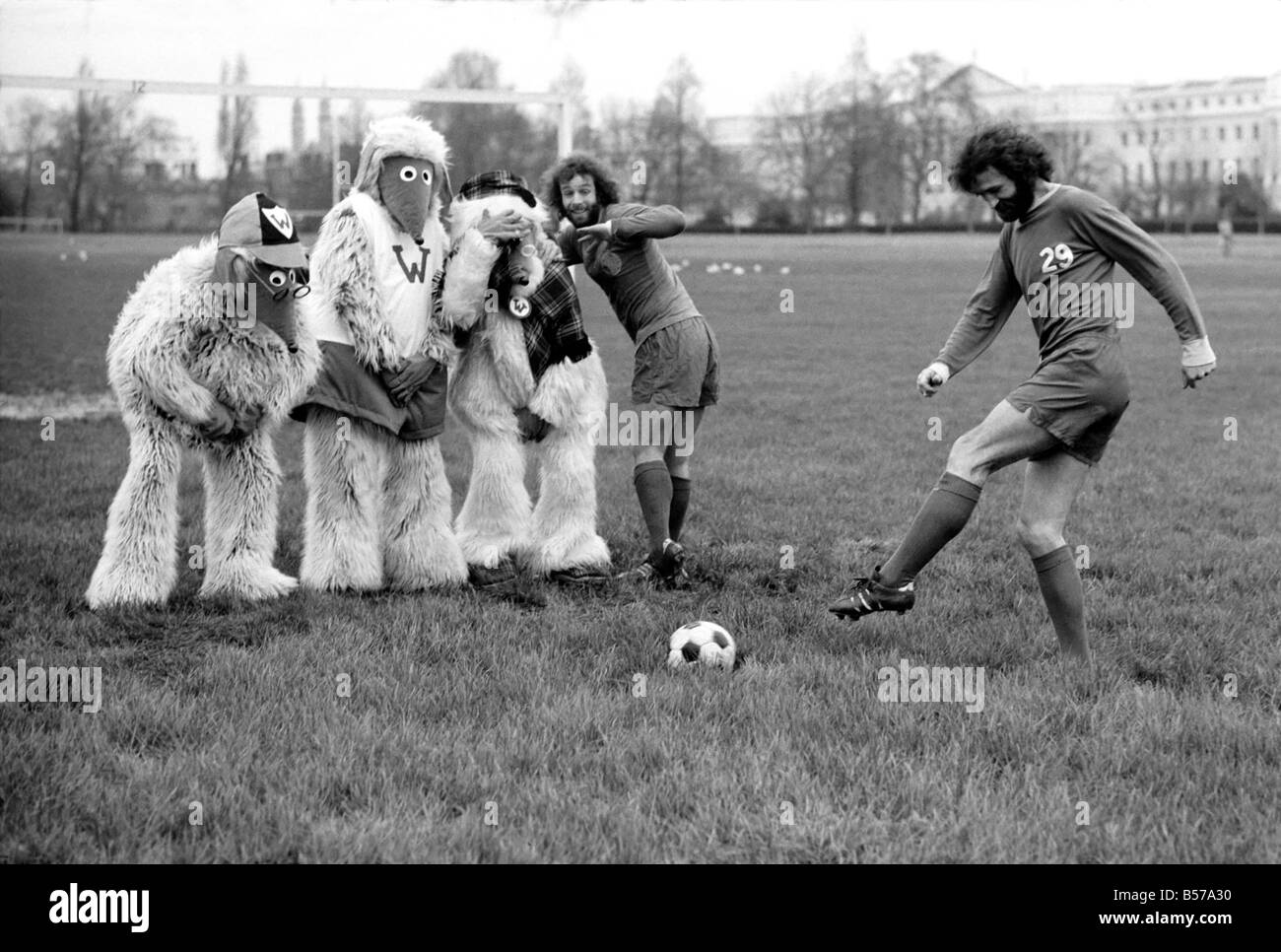 Wimbledon Wombles January 1975 75 00394 005 Stock Photo Alamy Wimbledon Wombles January 1975 75 00394 005 Stock Photo Alamy