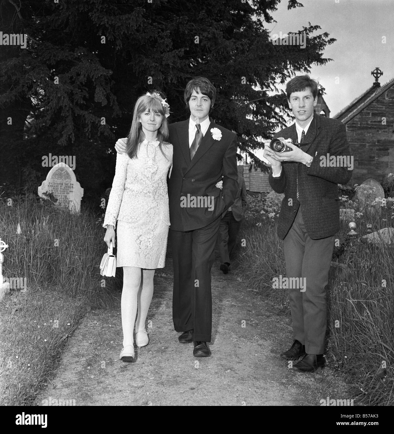 Mike McCartney's Wedding. ;Paul McCartney and Jane Asher leaving the ...