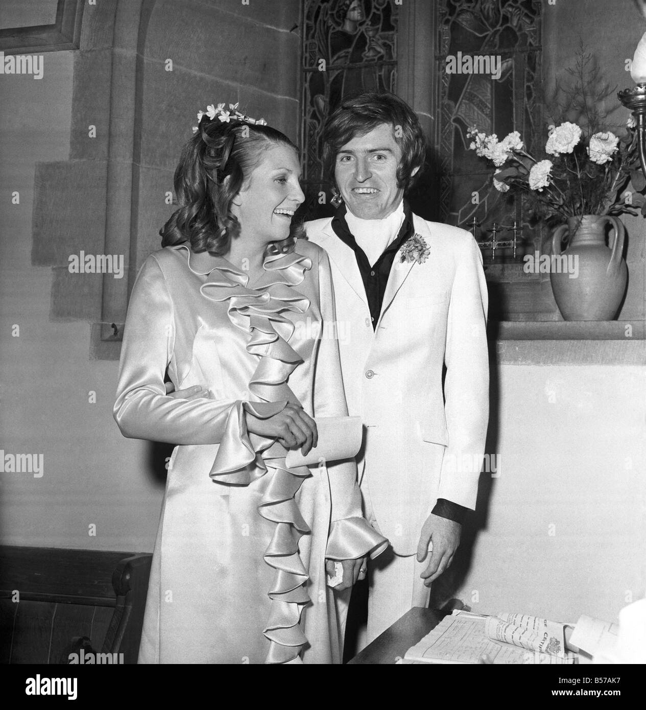Mike McCartney's Wedding. &#13;&#10;Mike McGear and his bride Angela Fishwick. &#13;&#10;June 1968 &#13;&#10;Y05673-013 Stock Photo