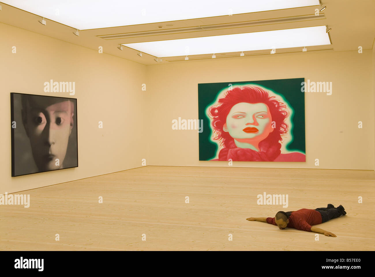 Empty art gallery hi-res stock photography and images - Alamy