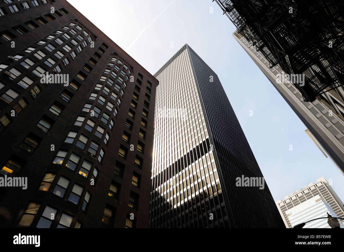 East facade of Monadnock building (left) and Kluczynski Federal Building (middle). Dearborn St. with W. Jackson Blvd. Chicago. Stock Photo