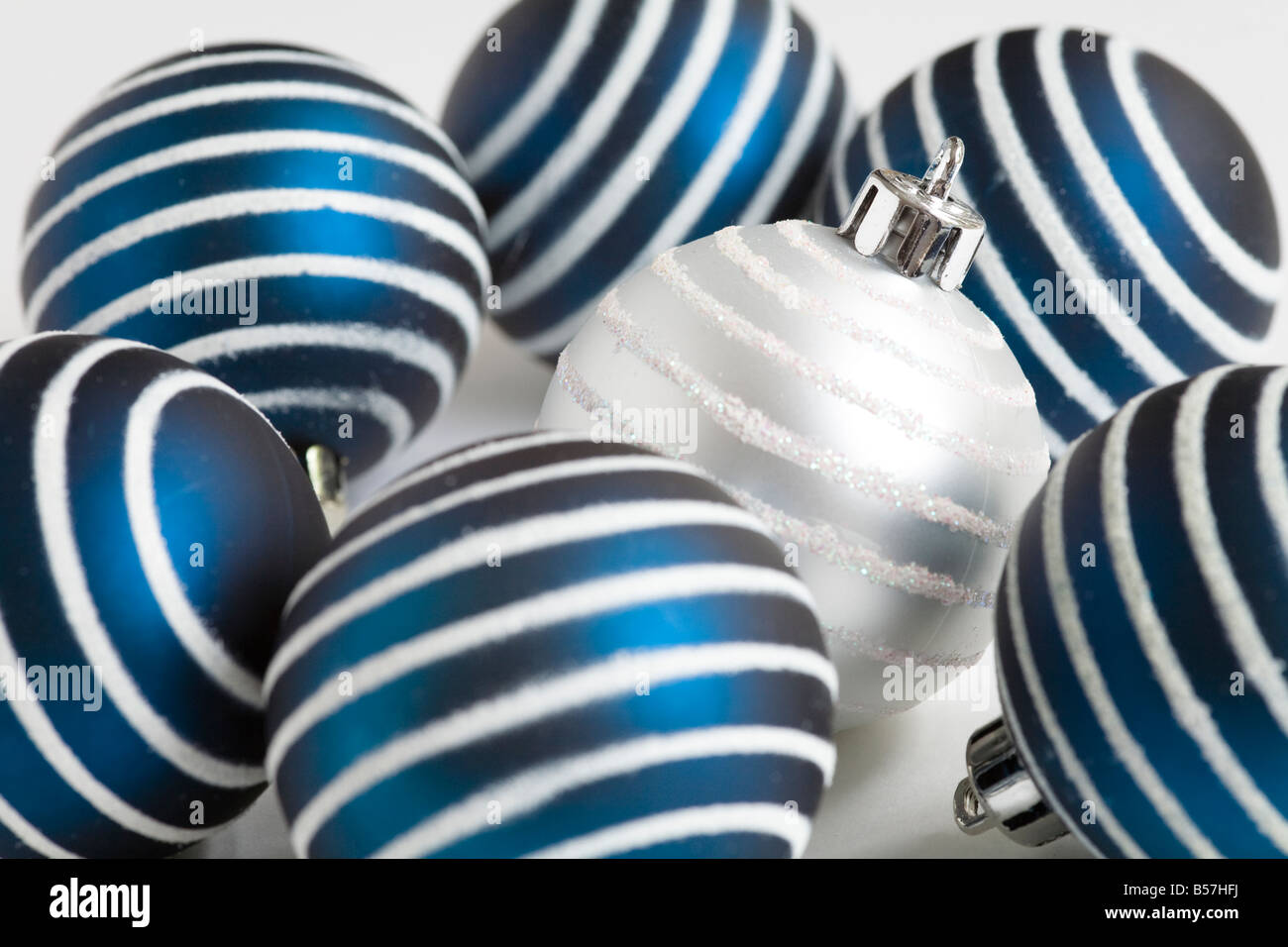 Silver bauble macro hi-res stock photography and images - Alamy