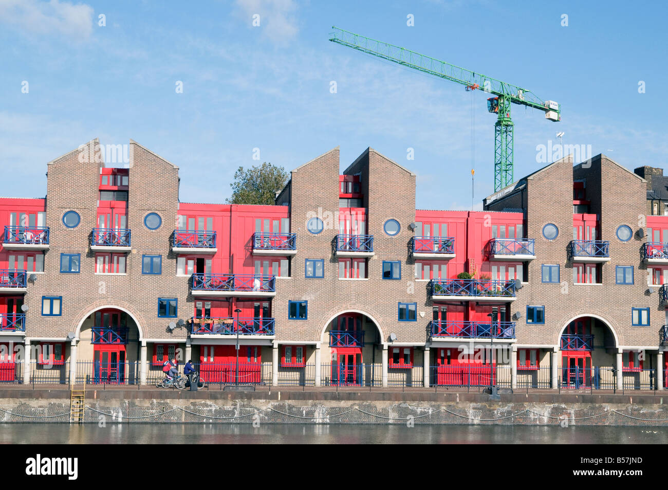 Thames wapping basin hi-res stock photography and images - Alamy