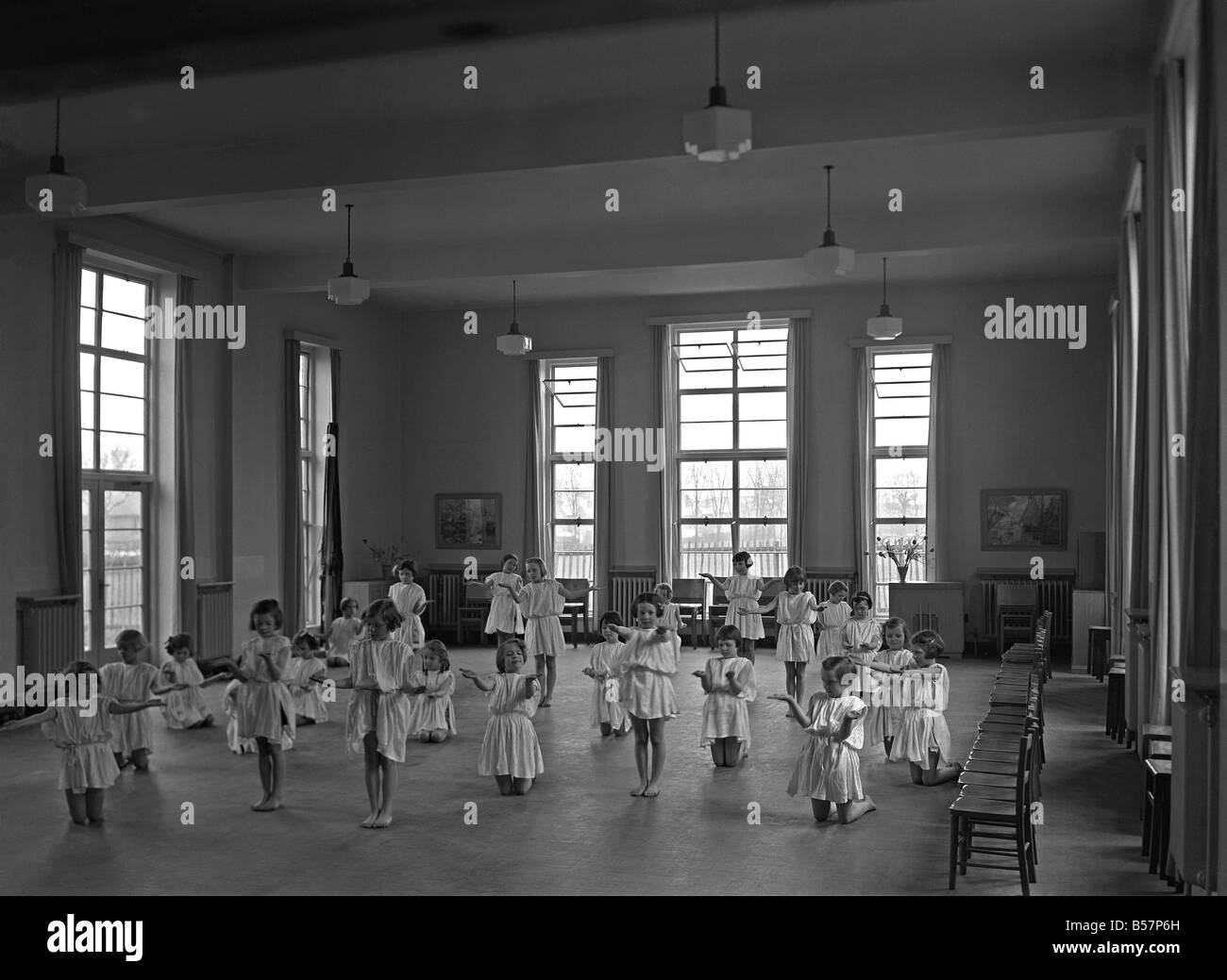 A dance and movement class for girls at a school in Leicester, England, c. 1955 Stock Photo