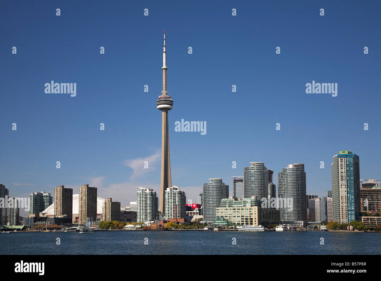 Cn tower toronto skyline summer hi-res stock photography and images - Alamy