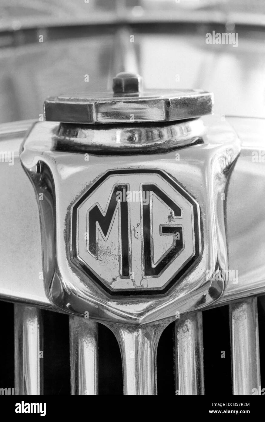 Close up og the MG logo on a vintage car January 1975 7500391002