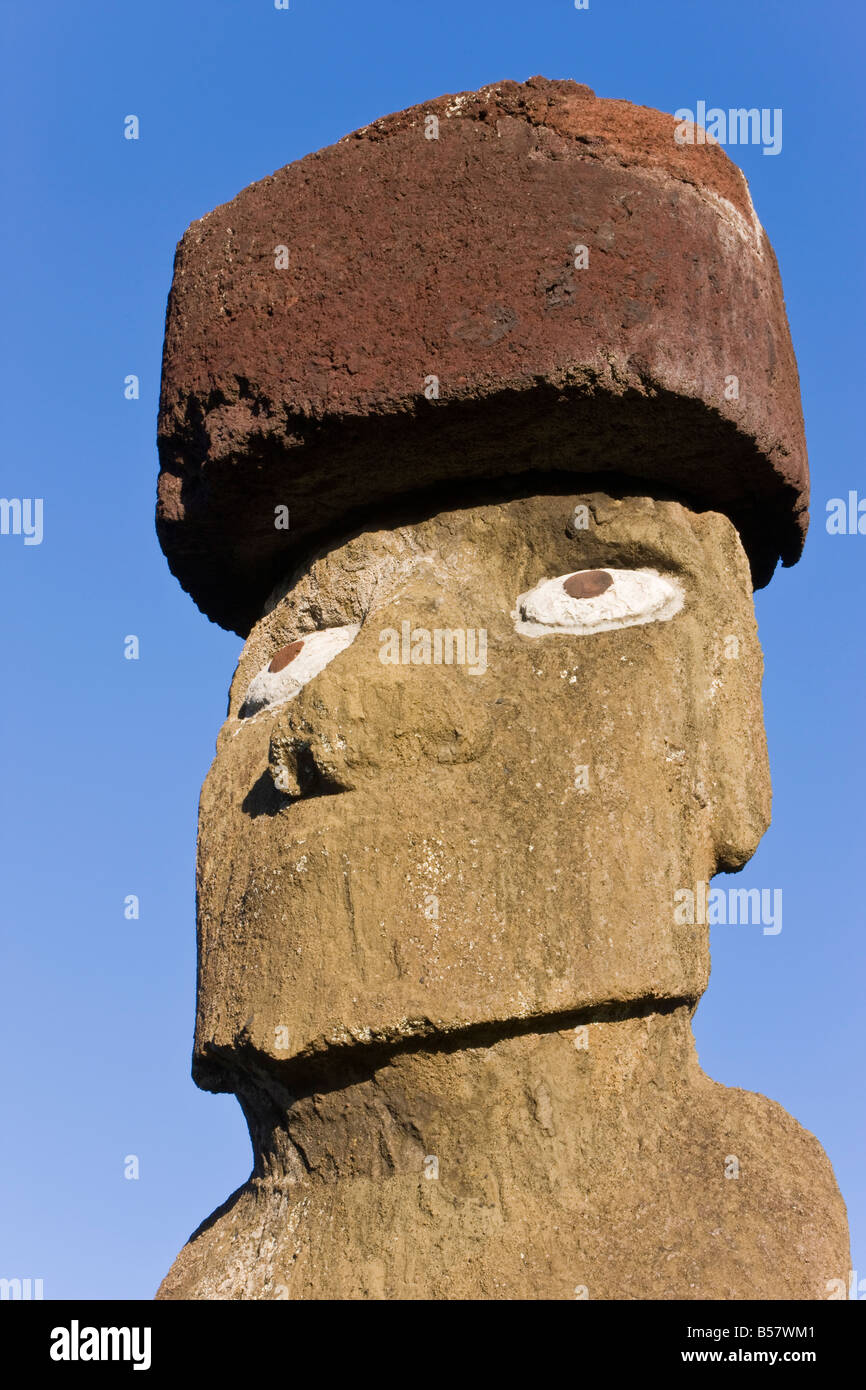 Ahu Ko Te Riku, the only topknotted and eyeballed Moai on the Island, Rapa Nui (Easter Island), Chile Stock Photo