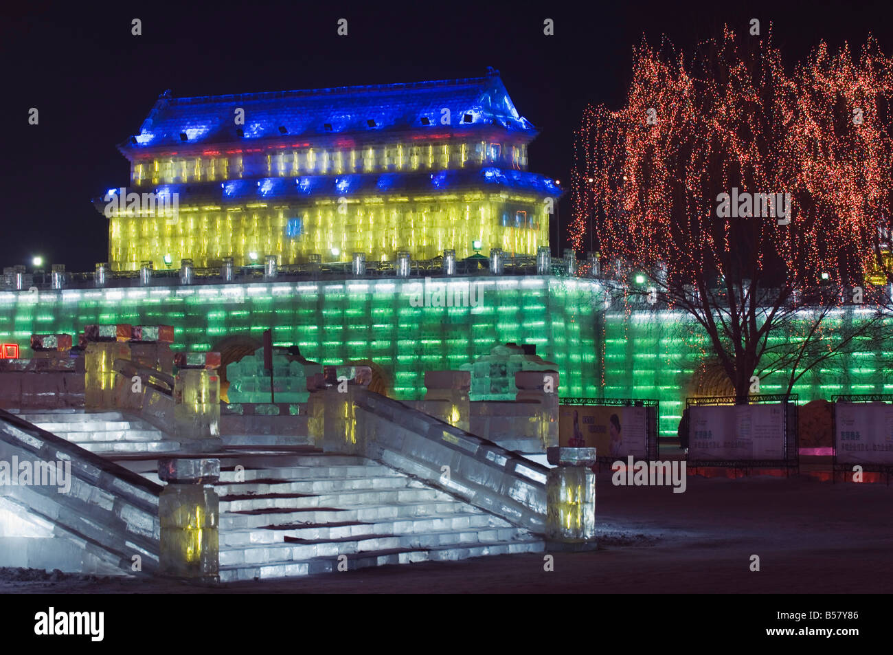 Snow and ice sculptures illuminated at night at the Ice Lantern Festival, Harbin, Heilongjiang Province, Northeast China, China Stock Photo