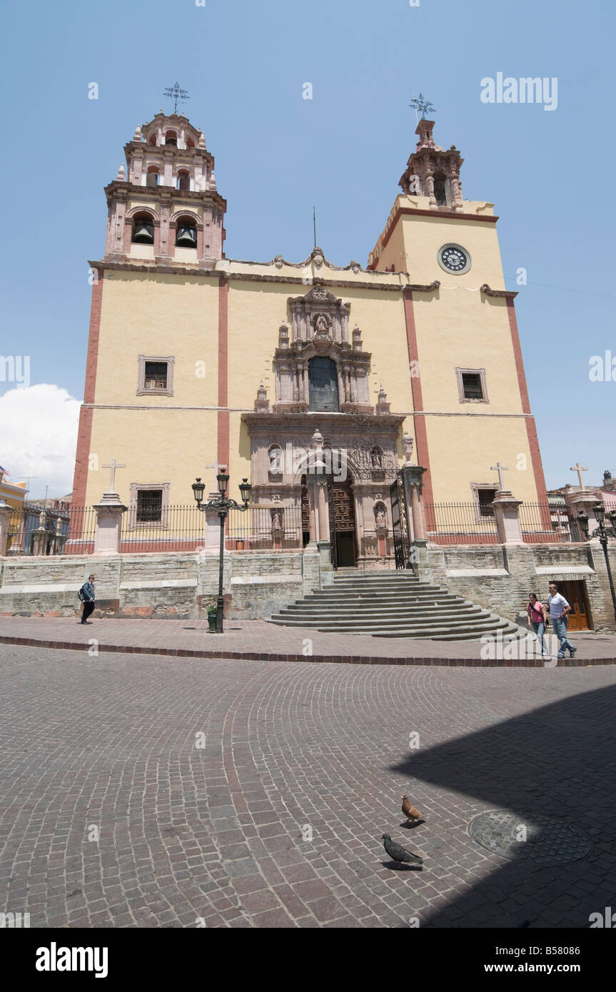 View from the Plaza de la Paz of the 17th century Basilica de Nuestra Senora de Guanajuato in Guanajuato, Guanajuato State Stock Photo