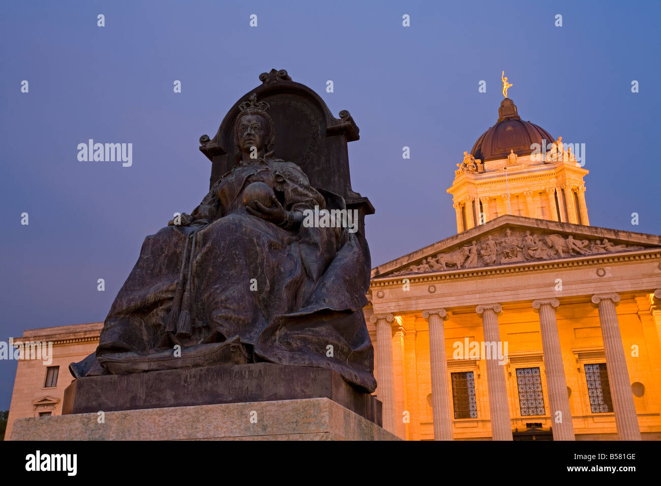 Winnipeg statue queen victoria hires stock photography and images Alamy
