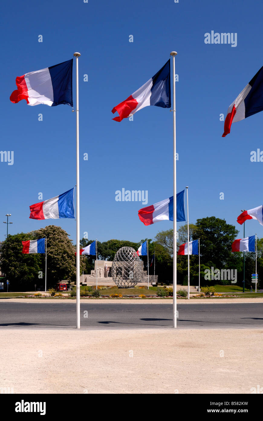 French flags and modern sculpture, Place de la Republique, Reims, Marne, Champagne-Ardenne, France, Europe Stock Photo