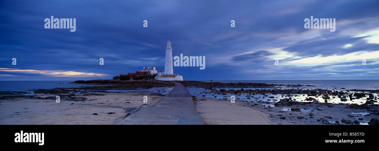 St. Mary's Lighthouse and St. Mary's Island in stormy weather, near Whitley Bay, Tyne and Wear, England, United Kingdom, Europe Stock Photo
