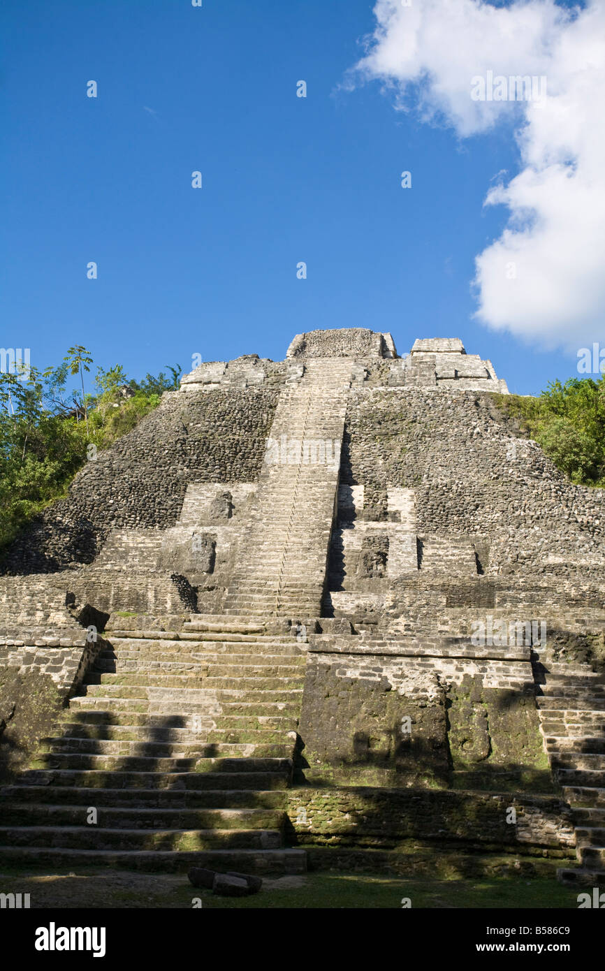 High Temple (Structure N10-43), the highest temple at the Mayan site at Lamanai, Lamanai, Belize, Central America Stock Photo