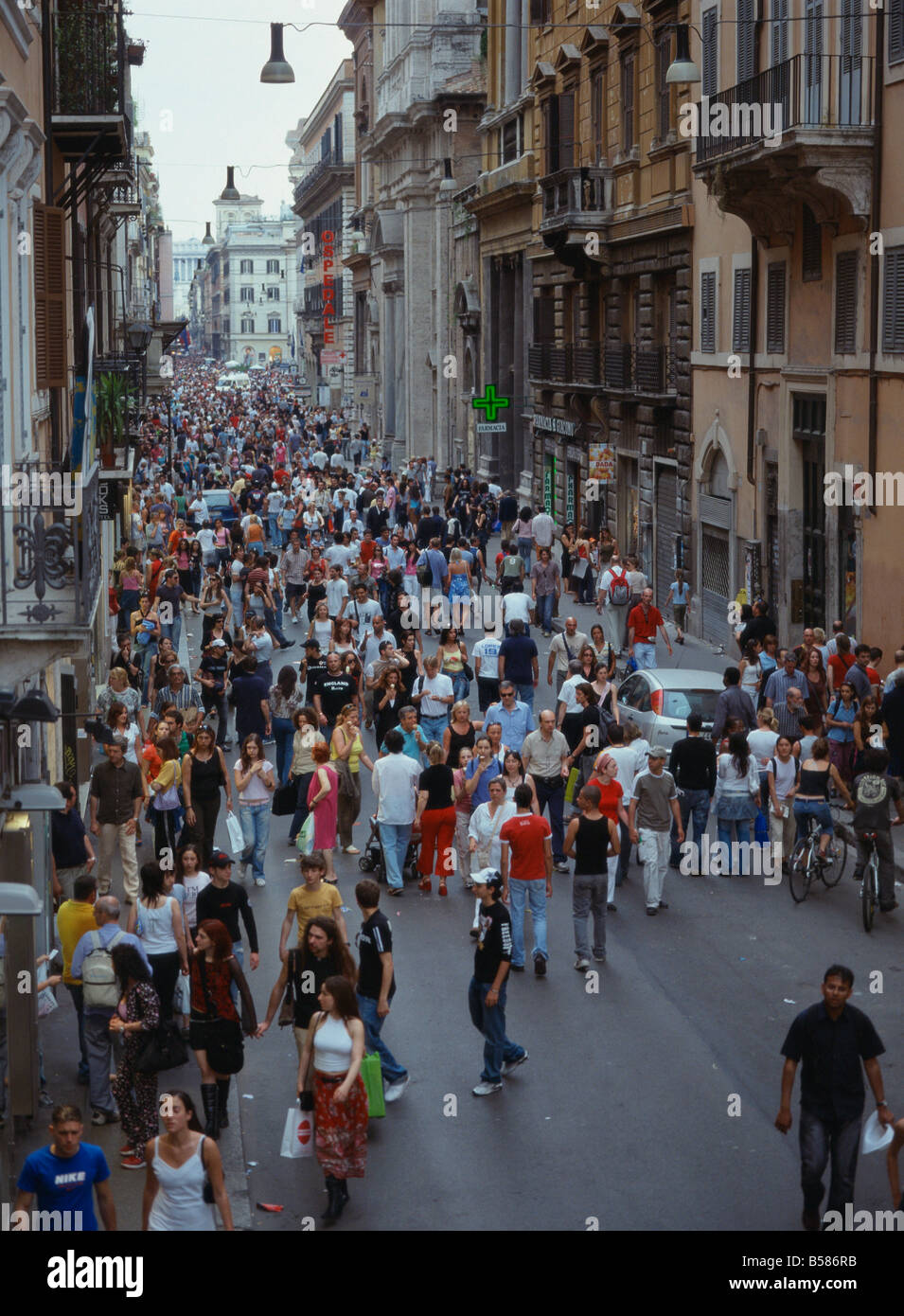 Via del corso rome shop hi-res stock photography and images - Alamy