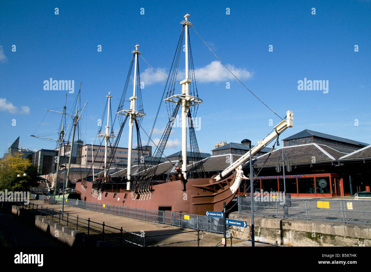 shadwell to tobacco dock Tobacco dock london hi-res stock photography and images