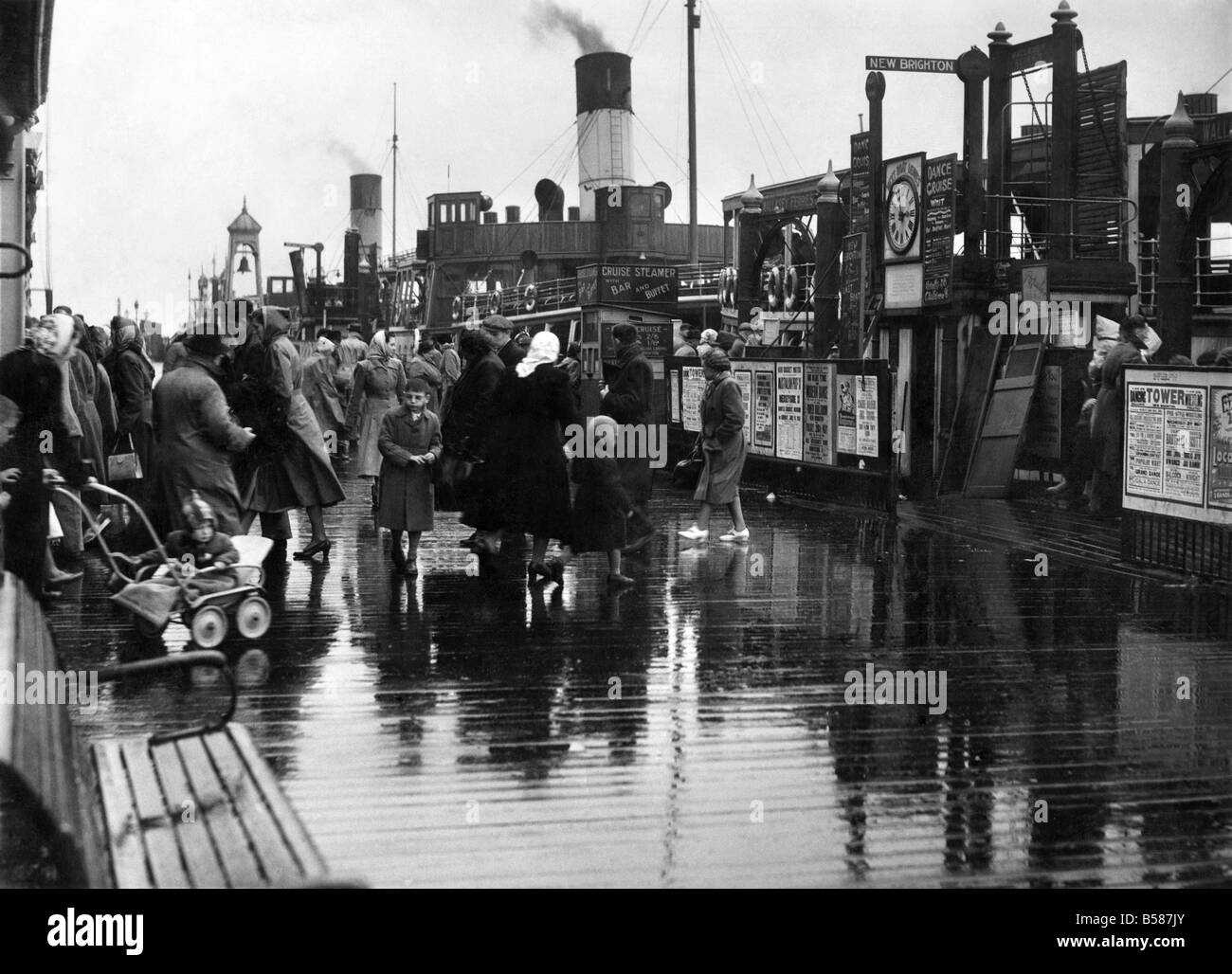 White holidays Liverpool. The ferry boat passengers at Liverpool Landing Stage did not hesitate to dash for shelter when they landed in the pouring rain this afternoon. May 1950 P005230 Stock Photo