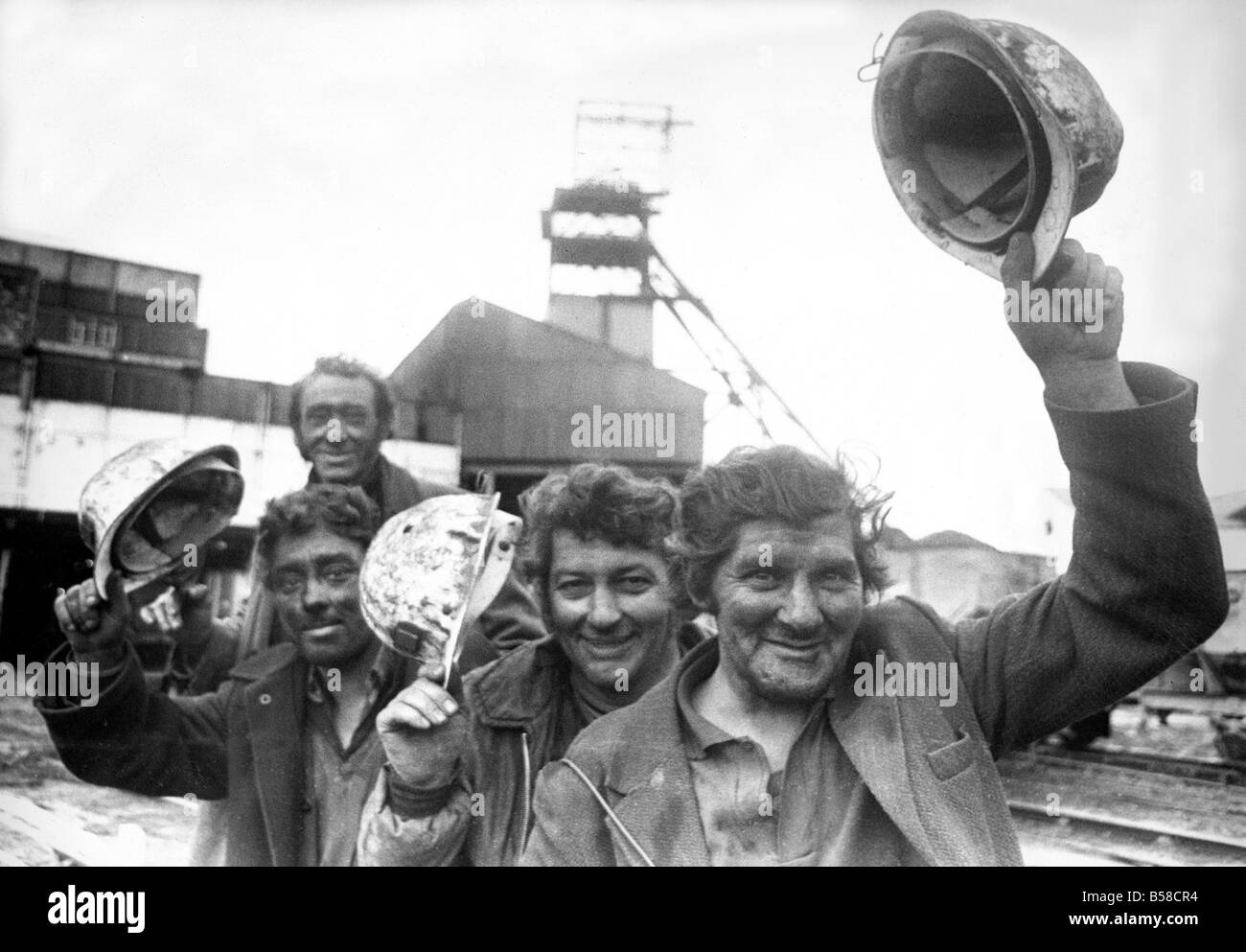 Hats off to victory as Miners Jimmy Cairns and Jow Davis at East Hetton Colliery celebrate their record breaking output it was the highest in its 140 year history Stock Photo