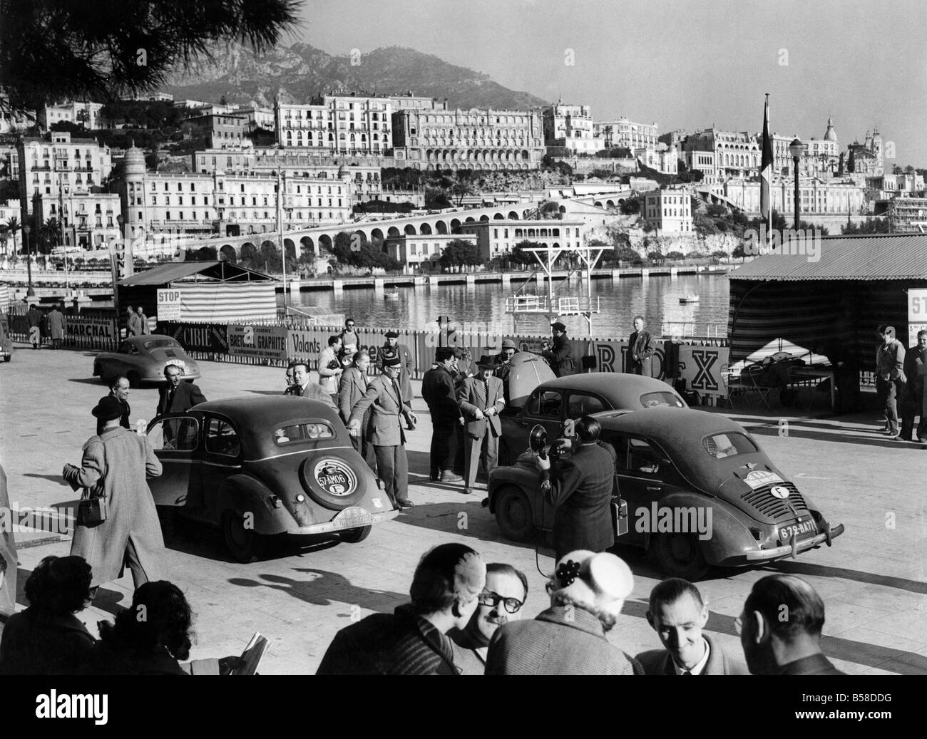 Motor Racing: Monte Carlo Rally 1953 A General view of the arrival of the cars by the Harbour at Monte Carlo. January 1953 Stock Photo