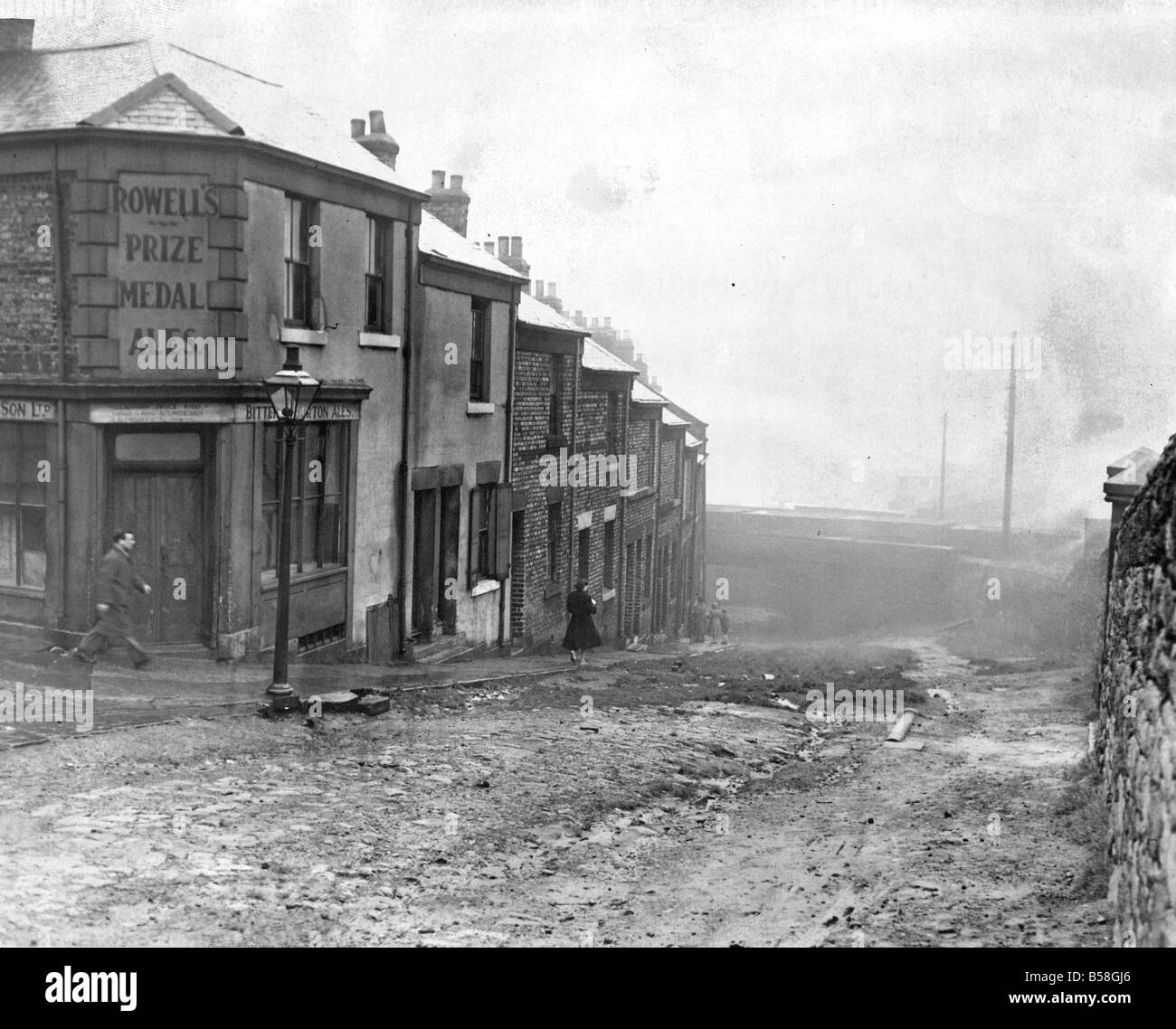 Derelict housing in an area of Riversdale Road Gateshead Stock Photo ...