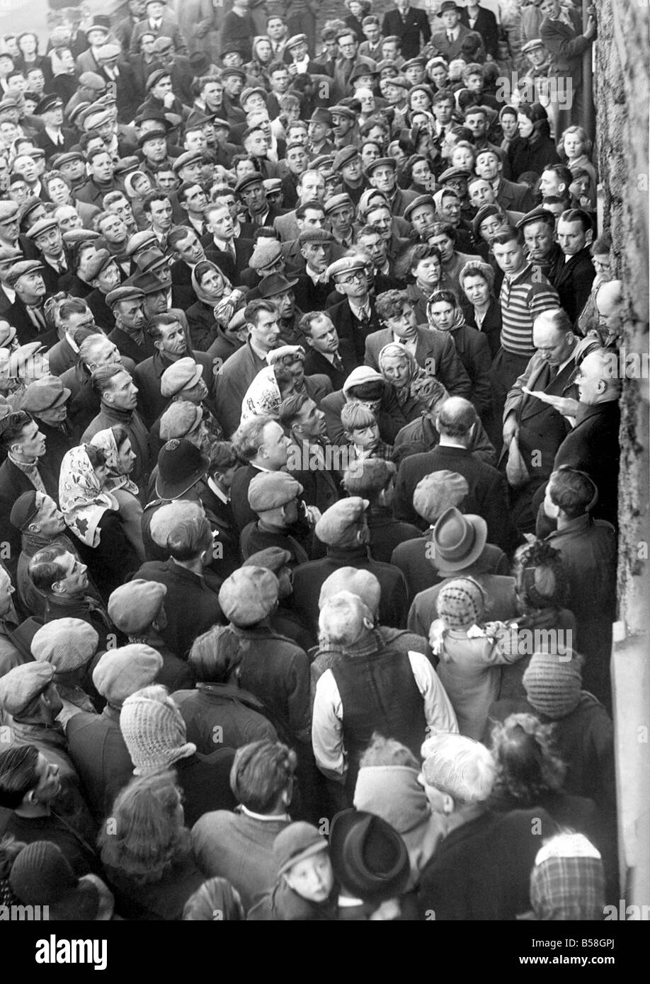 Relatives and friends wait anxiously for the latest news of the Easington Pit disaster Stock Photo