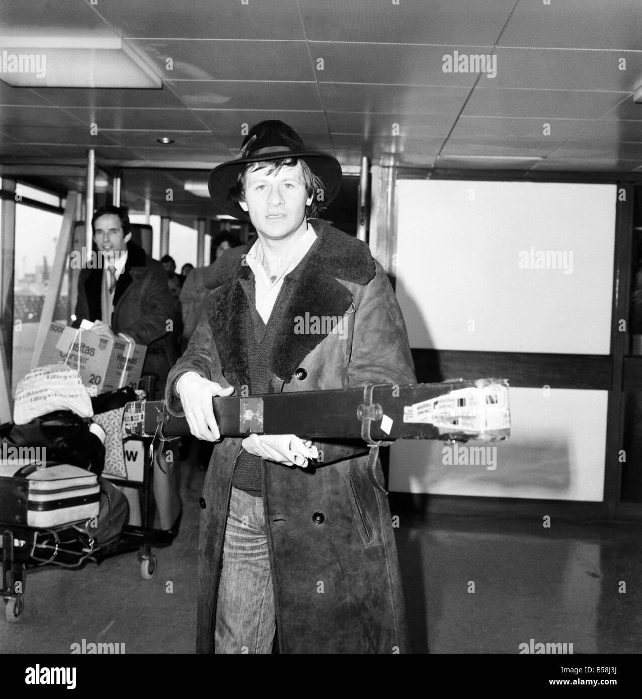 Snooker Champion Alex Hurricane Higgins leaving Heathrow airport for Manchester, after winning the Embassy Benson and Hedges, Ma Stock Photo