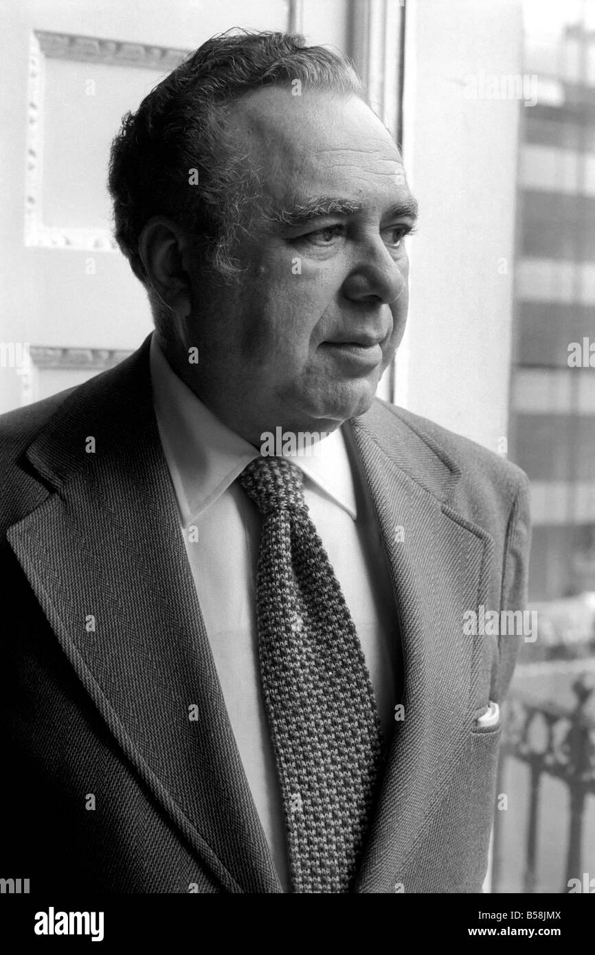 Bond Film Feature: Harry Saltzman, co-producer of the Bond films, in his London Office. September 1975 75-04936-004 Stock Photo
