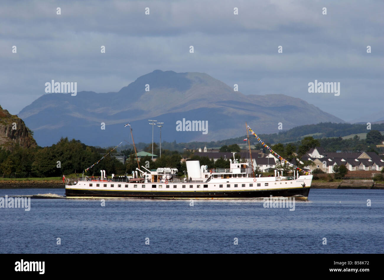 MV Balmoral cruising up river in The Firth of Clyde with Ben Lomond in the background Stock Photo