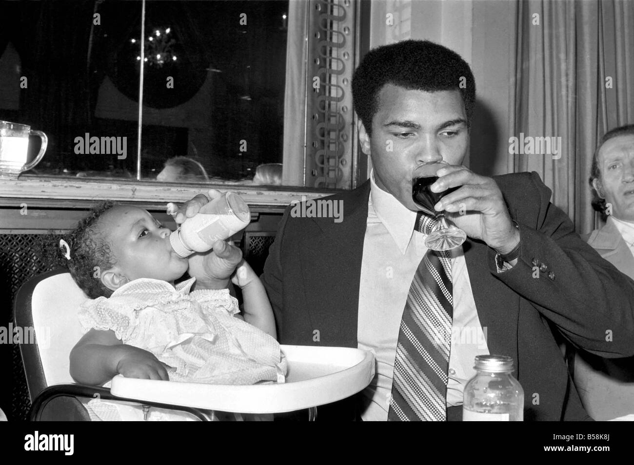 Cassius Clay. Muhammad Ali and daughter Hannah. Ali has baby sitter problems. World Champion Muhammad Ali was due to attend a press conference luncheon at the Cafe Royal to publicise his film. But there was a double snag for the Champion to solve-first his baby sitter reported sick, then his wife announced that she wanted to go shopping Stock Photo
