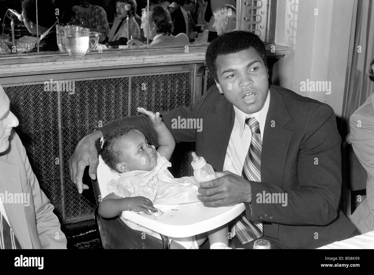 Cassius Clay. Muhammad Ali and daughter Hannah. Ali has baby sitter problems. World Champion Muhammad Ali was due to attend a press conference luncheon at the Cafe Royal to publicise his film. But there was a double snag for the ¥Champ to solve-first his baby sitter reported sick, then his wife announced that she wanted to go shopping Stock Photo