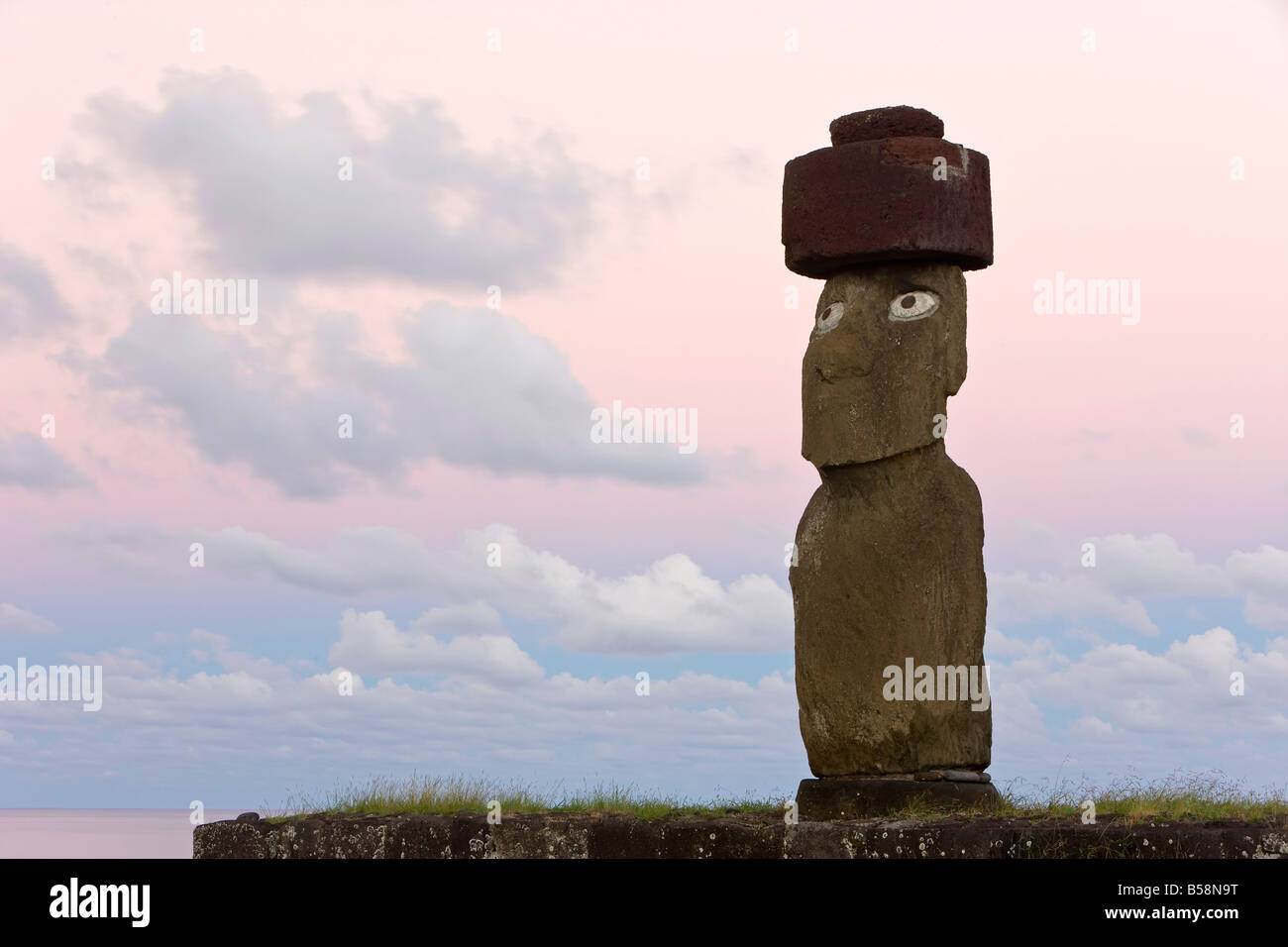 Moai statue Ahu Ko Te Riku, the only topknotted and eyeballed Moai on the Island, Rapa Nui (Easter Island), Chile, South America Stock Photo