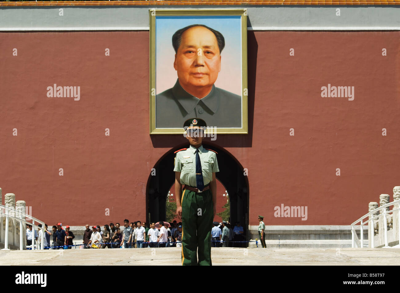 Portrait of Mao Zhe Dong on the Gate of Heavenly Peace built on the edge of Tiananmen Square, Beijing, China Stock Photo