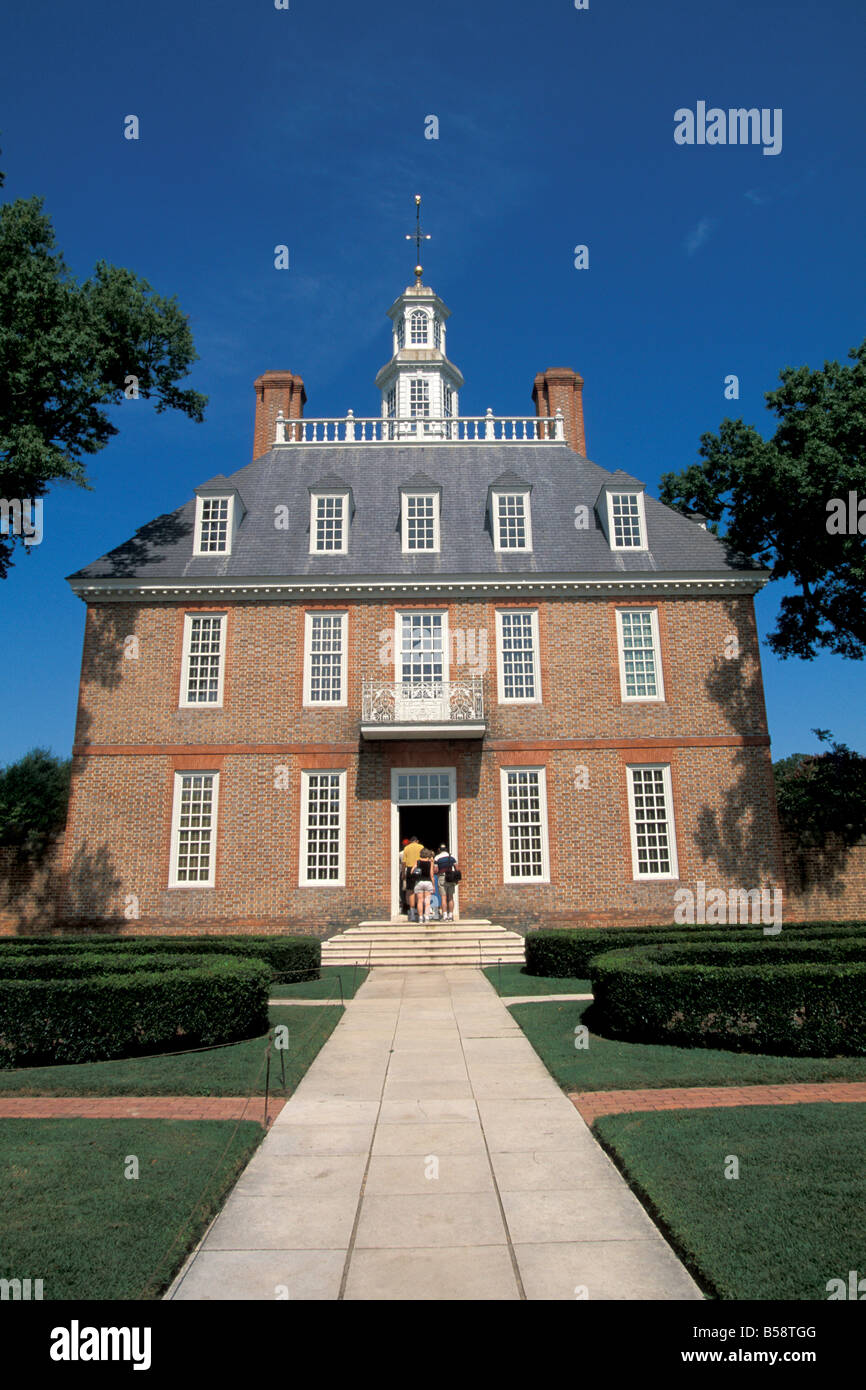 Governor's Palace Williamsburg Virginia historic area tourists enter governors palace Stock Photo