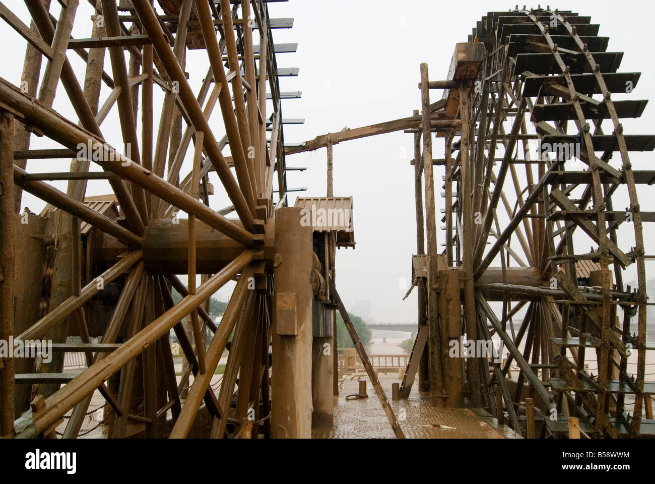 Old waterwheels on the Yellow river, Lanzhou, Gansu, China Stock Photo
