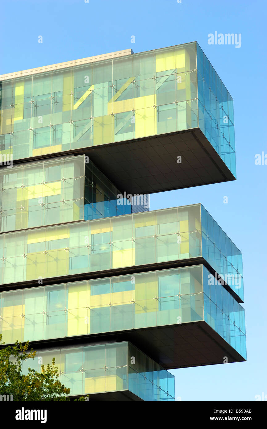manchester civil justice centre law courts modern glass architecture