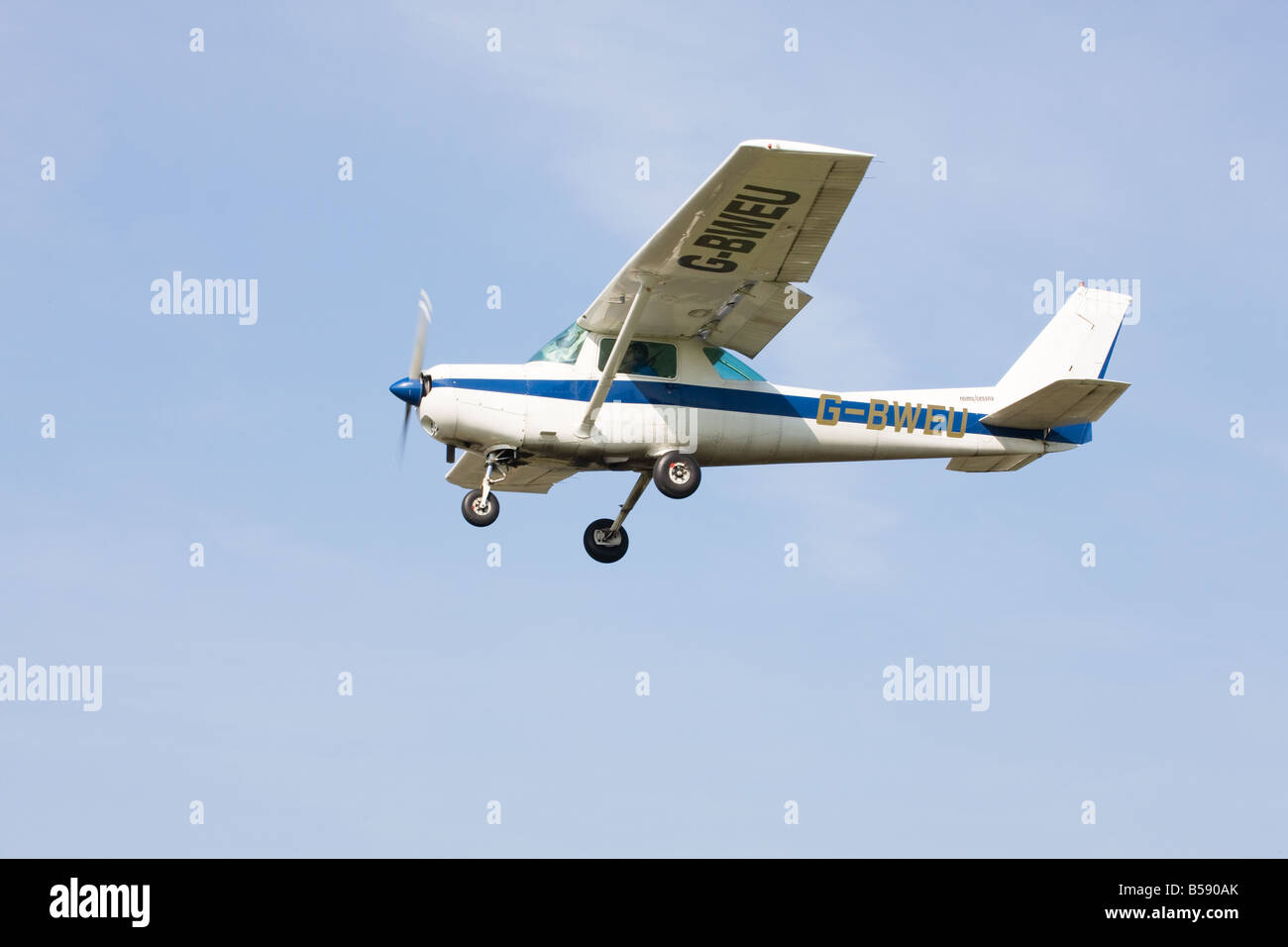 Reims Cessna 152 G-BWEU in flight on final approach to land at Sandtoft Airfield Stock Photo