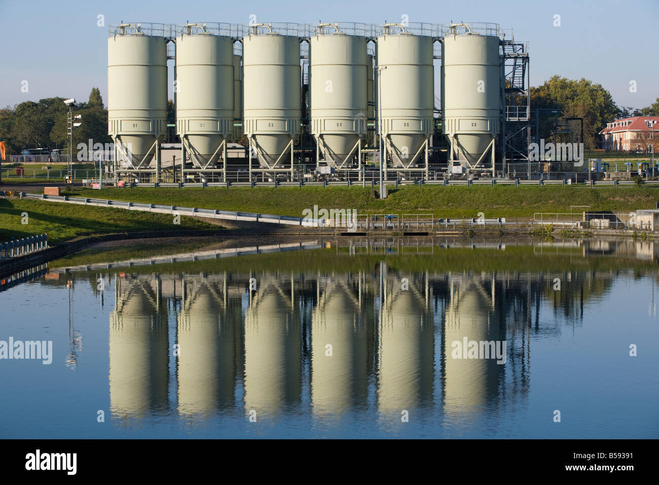 Hampton Water Treatment Works High Resolution Stock Photography And Images Alamy