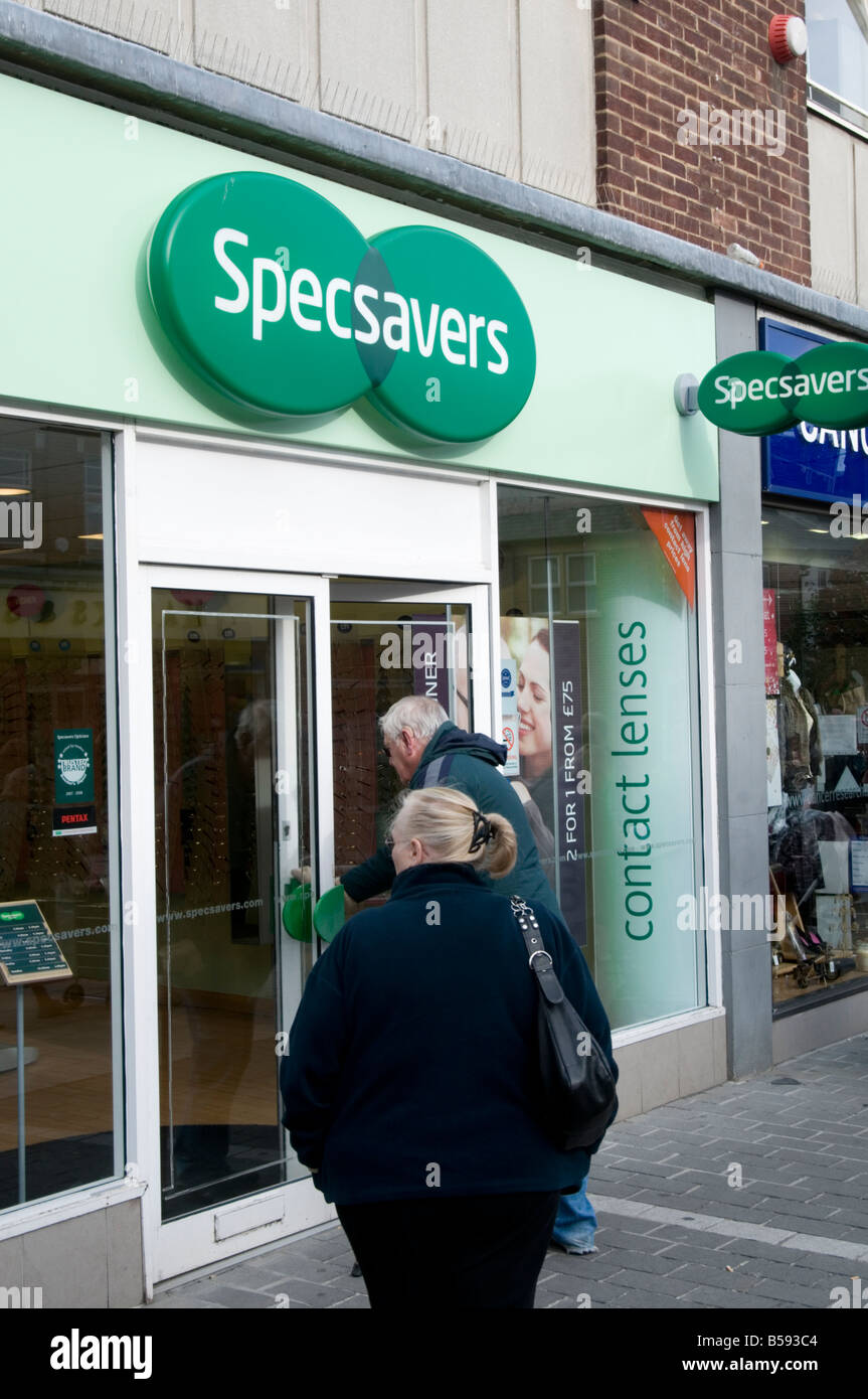 specsavers optician opticians high street chain shop budget glasses
