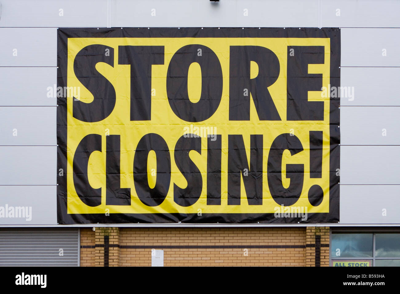 Huge store closing banner Stock Photo - Alamy