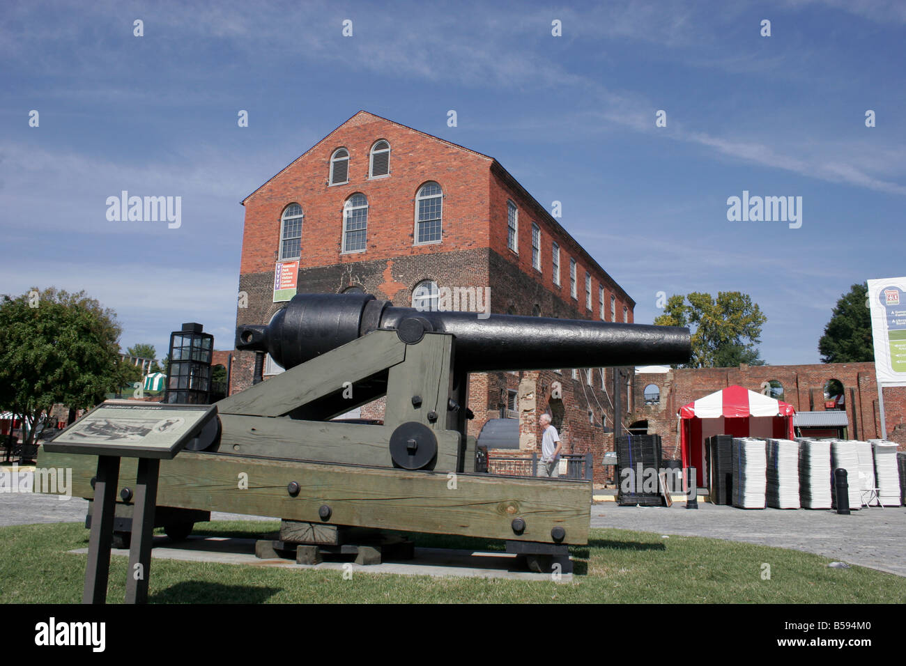 Giant Confederate cannon in front of Tredegar Iron works;producer of confederate civil war armaments Stock Photo