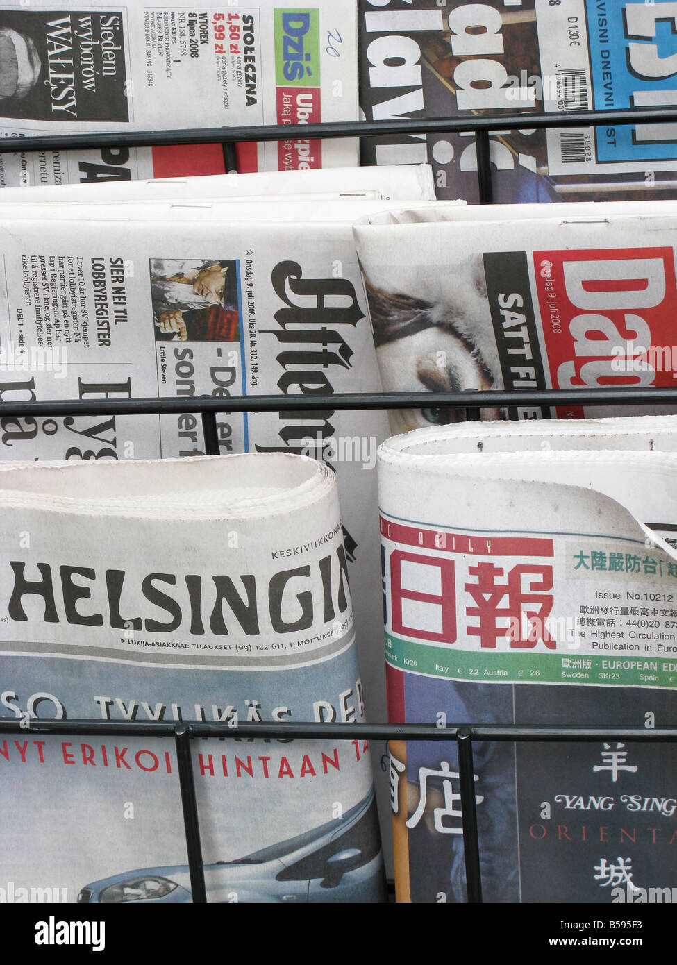 International newspaper shop hi-res stock photography and images - Alamy