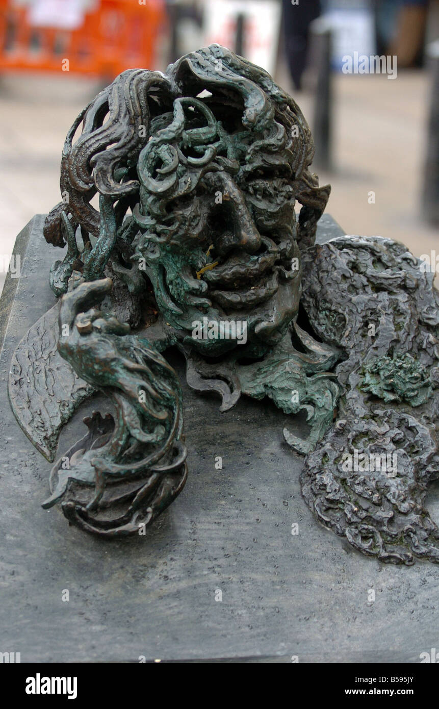 Oscar Wilde Smoking Statue On Agar Street Near Charring Cross Station Stock Photo Alamy