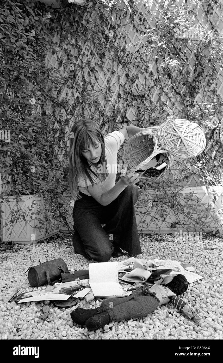 Actress: Jane Birkin shopping in Paris. June 1970 70-6820-018 Stock Photo