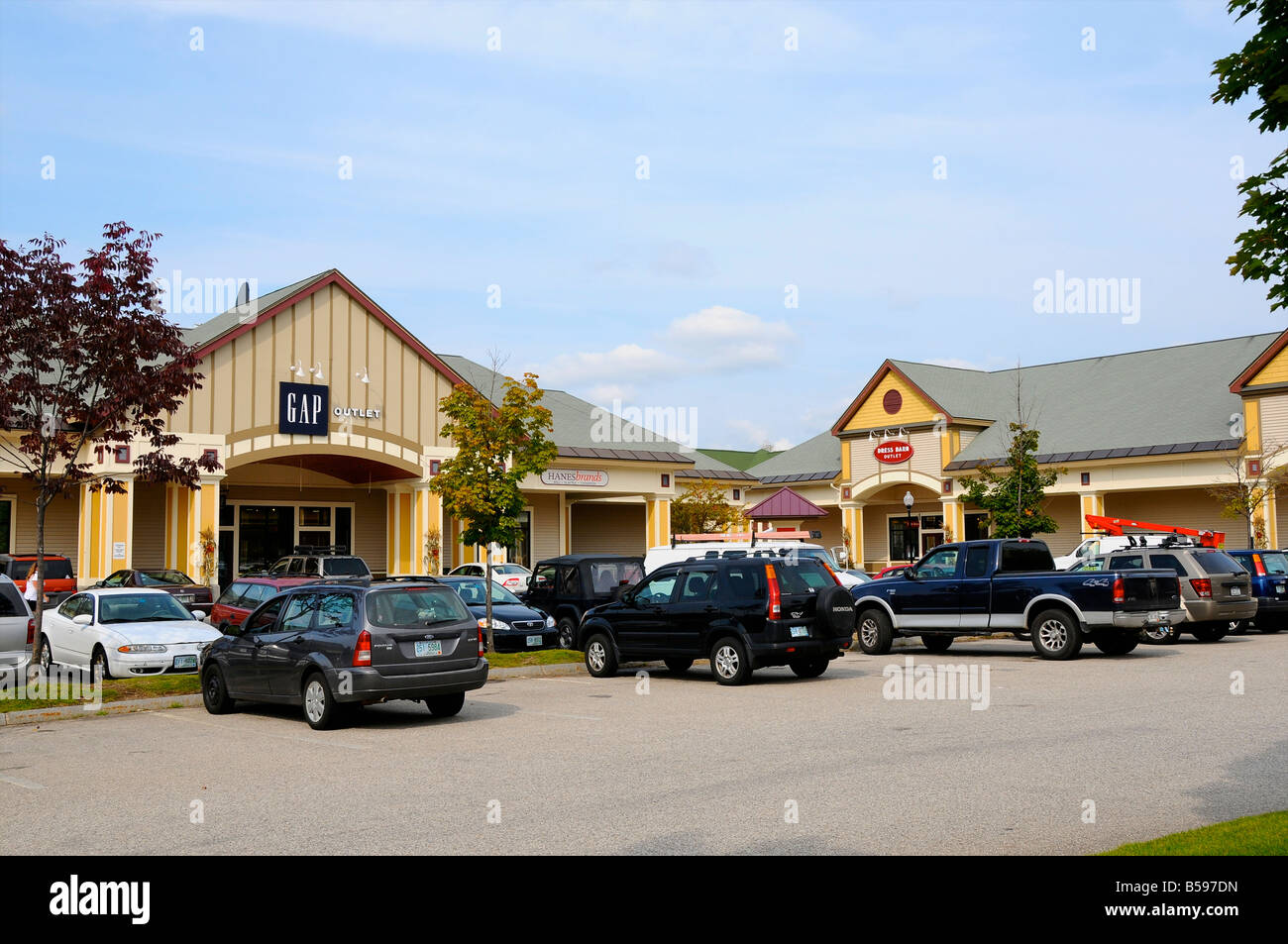 Outlet stores hi-res stock photography and images - Alamy