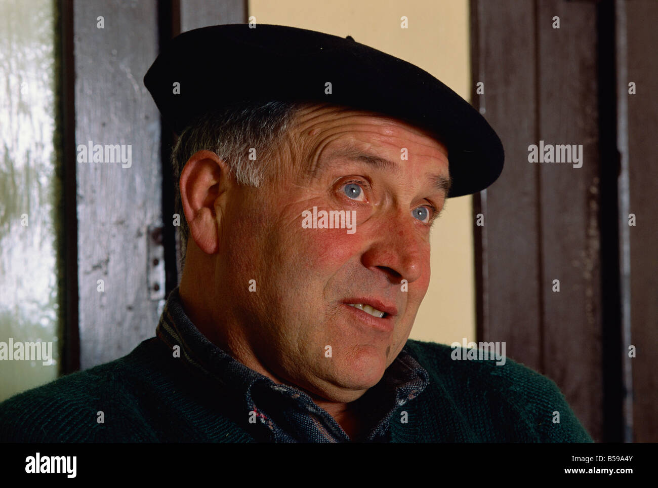 Black beret hi-res stock photography and images - Alamy