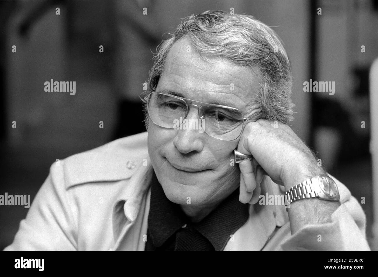 Singer Perry Como. April 1975 751722004 Stock Photo Alamy