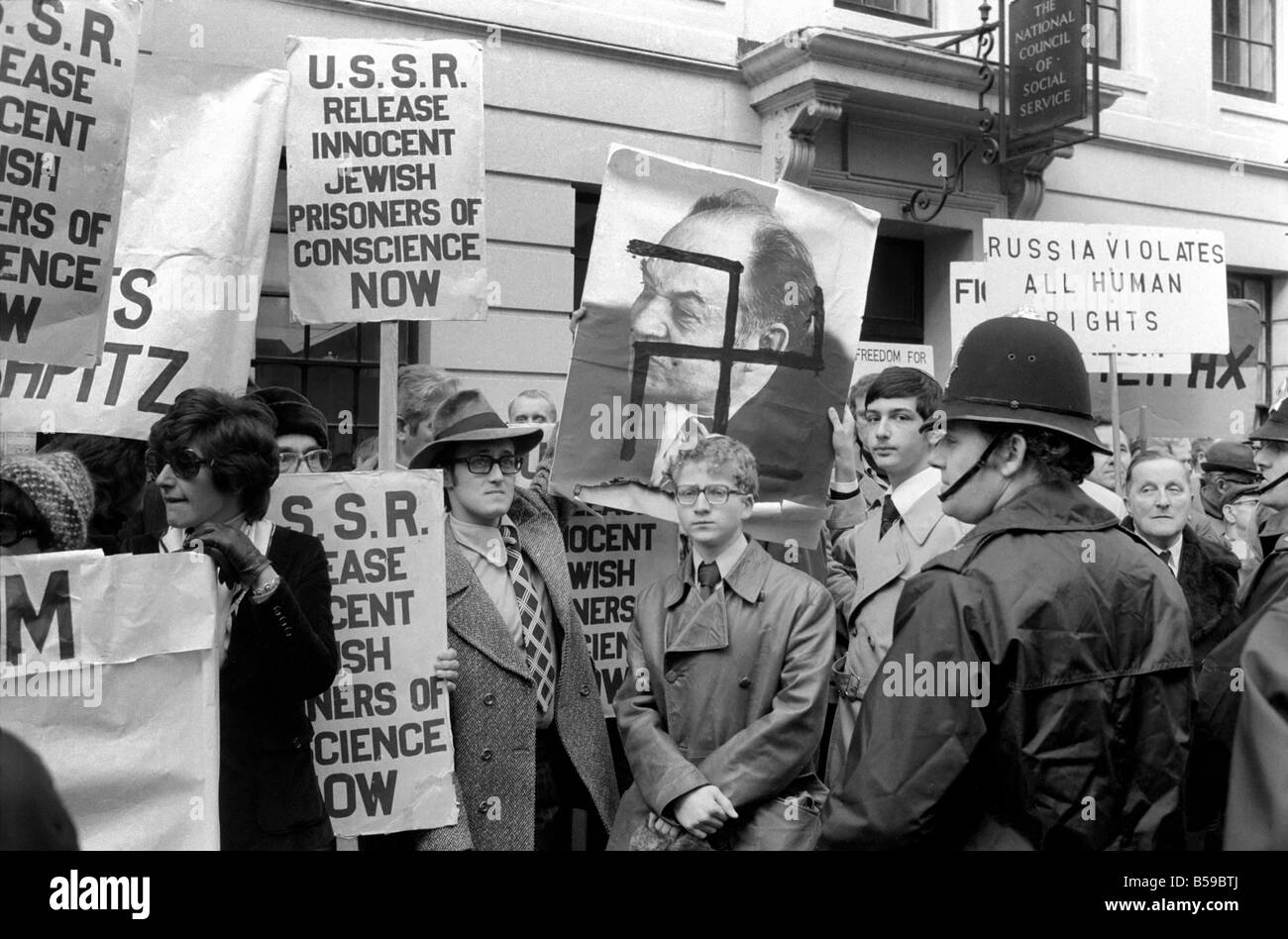 Demonstrators outside the T.U.C. offices in central London, demonstrating against the visit of Alexander Shelepin, russian union leader and former head of the K.G.B. April 1975 75-1723-008 Stock Photo
