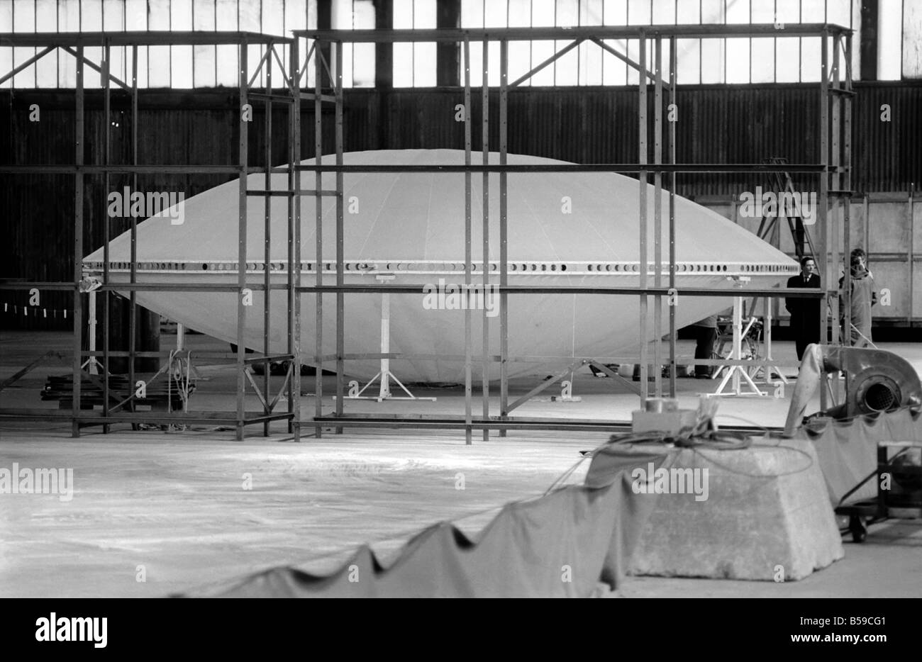 A flying saucer was seen at Cardington, Beds. with a thirty ft. diameter the Prototype of what will be the World═s biggest flyin Stock Photo