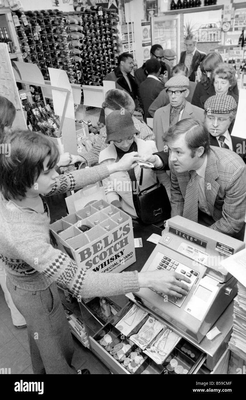 Crowds of people have been trying to beat the budget with the proposed increase in alcohol prices. Our Picture Shows: Shoppers at Augustus Barnett wine shop in Holborn queuing to buy their alcohol. April 1975 75-1911-003 Stock Photo